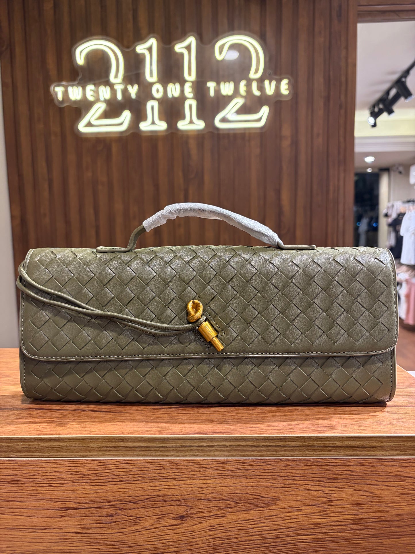 B O T T E G A Andiamo Clutch