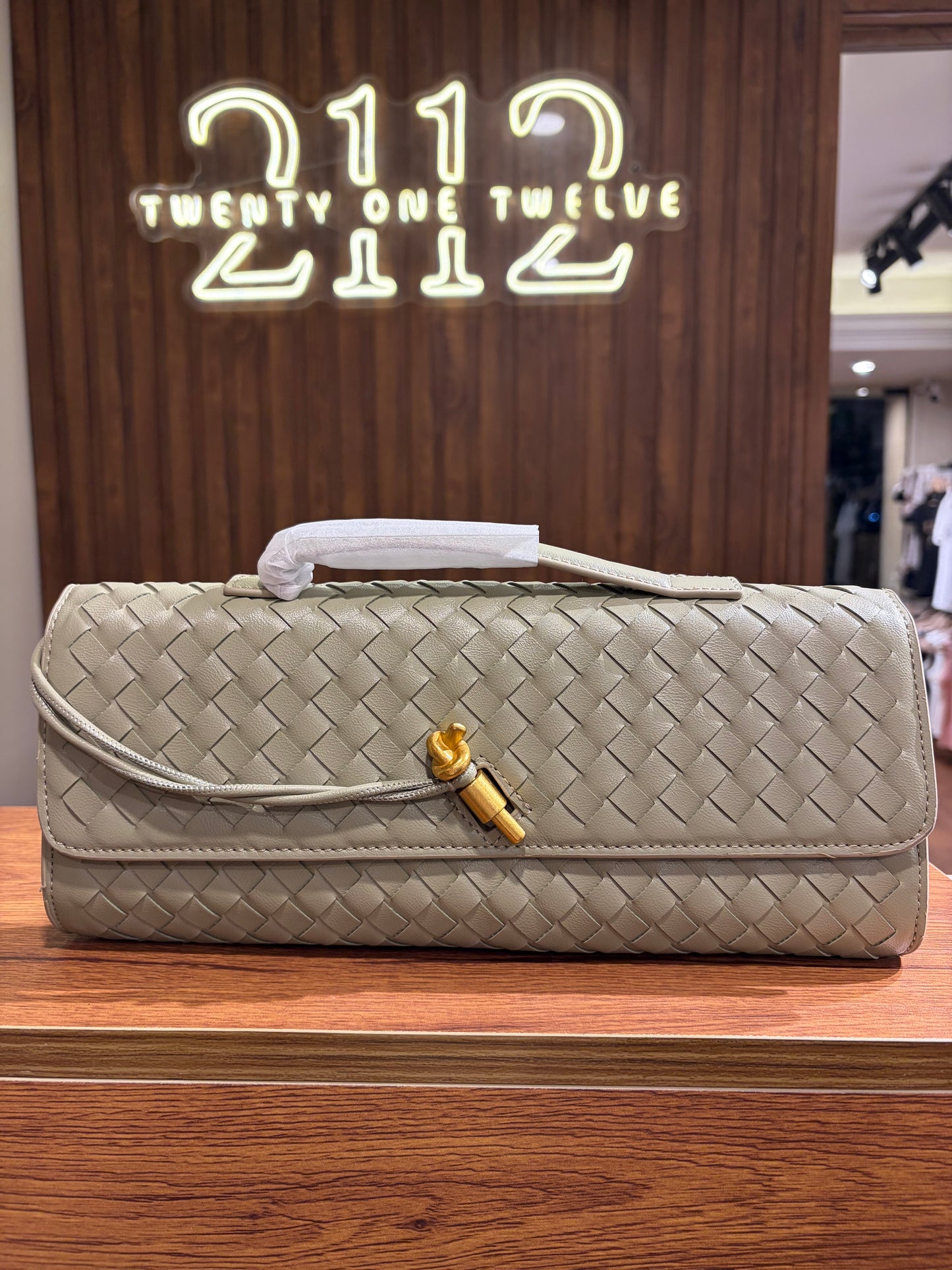 B O T T E G A Andiamo Clutch