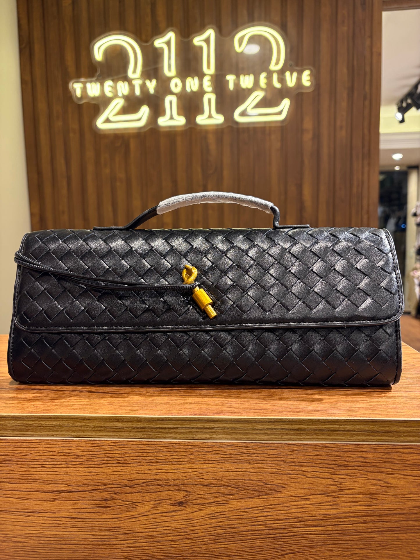 B O T T E G A Andiamo Clutch
