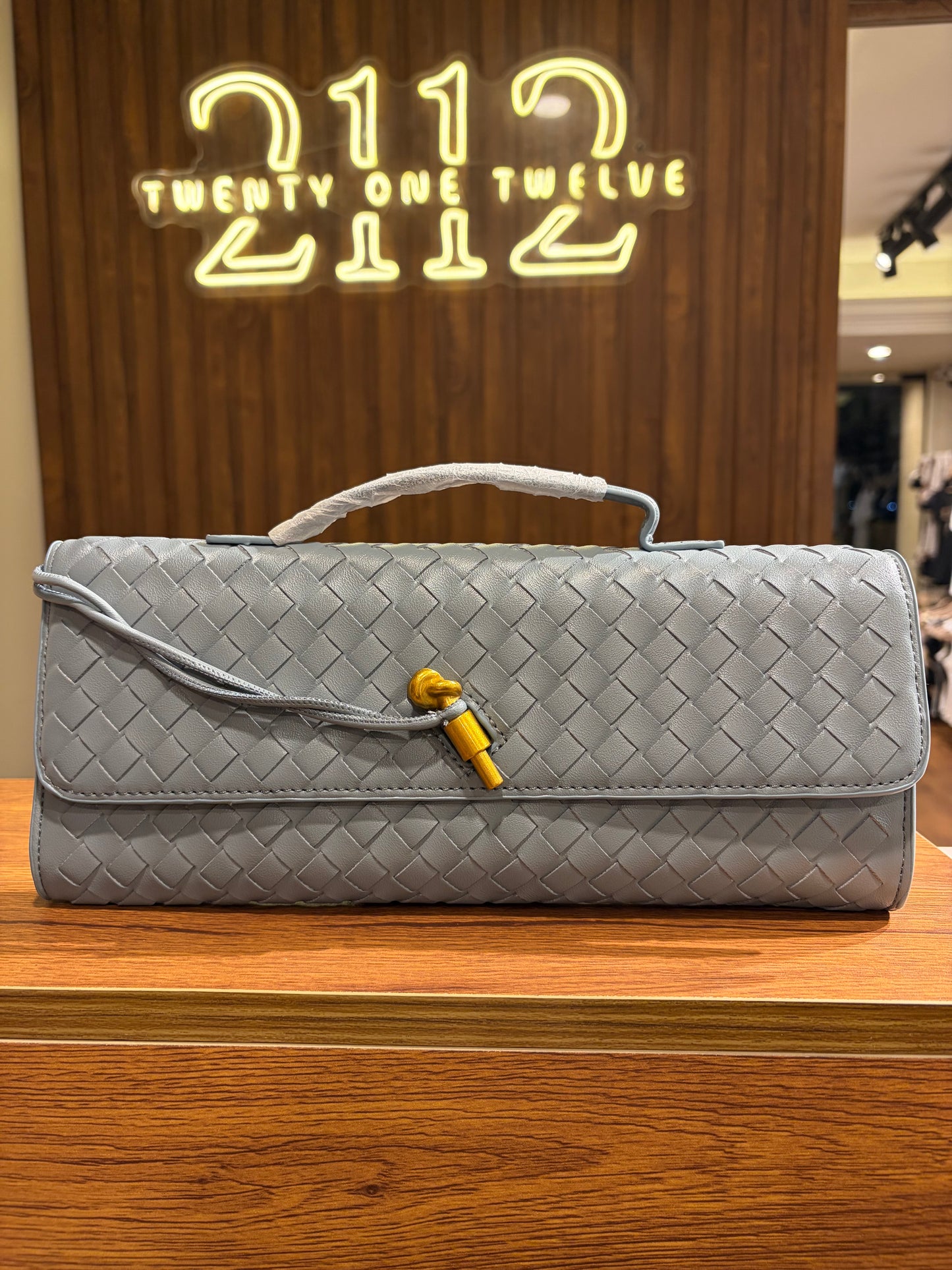 B O T T E G A Andiamo Clutch
