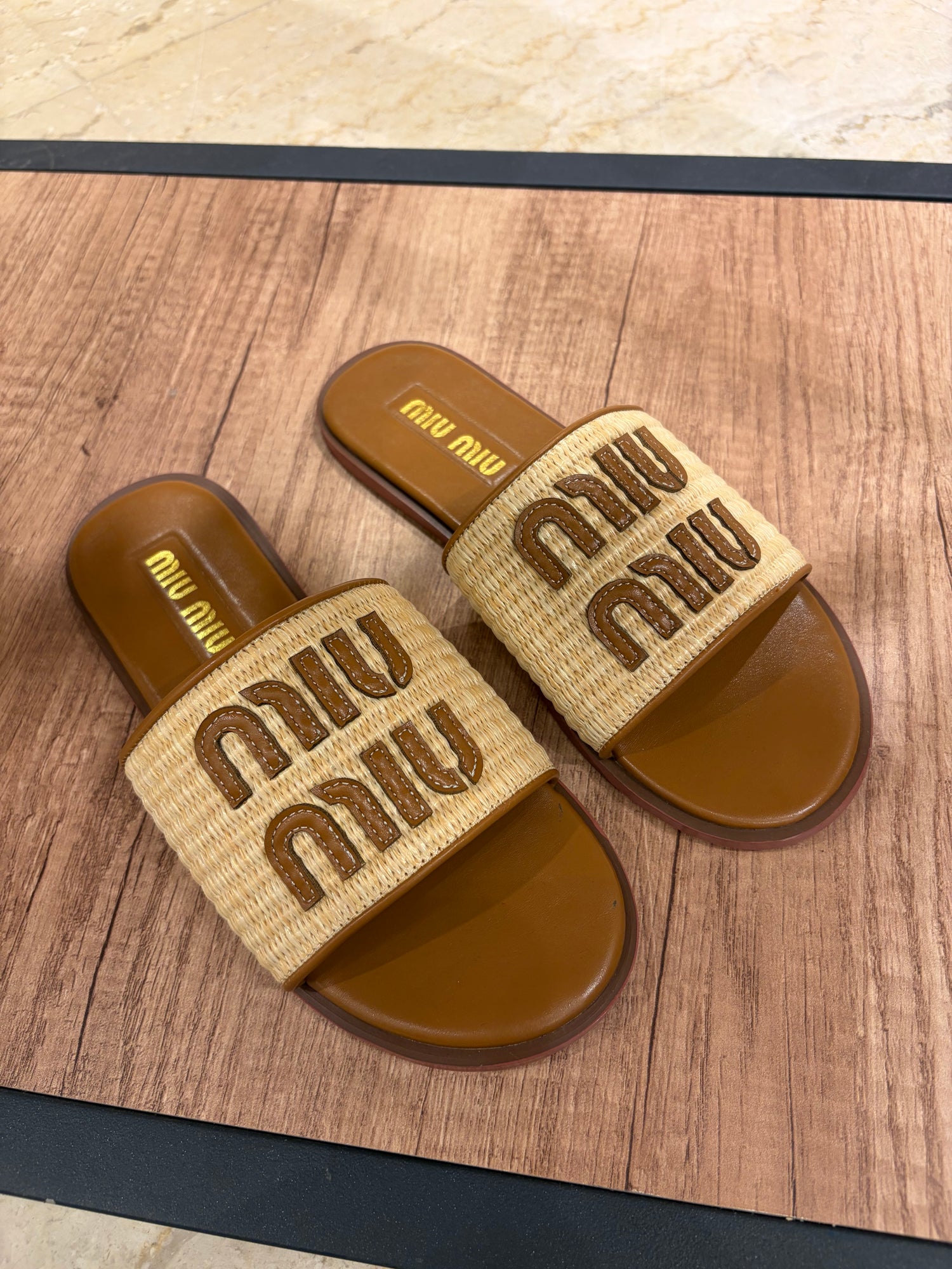 Slippers/Sneakers