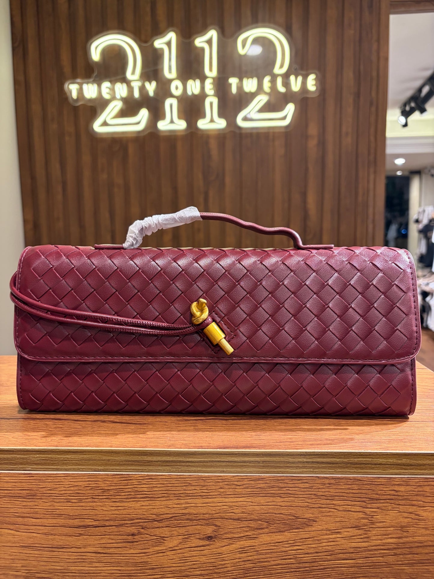 B O T T E G A Andiamo Clutch