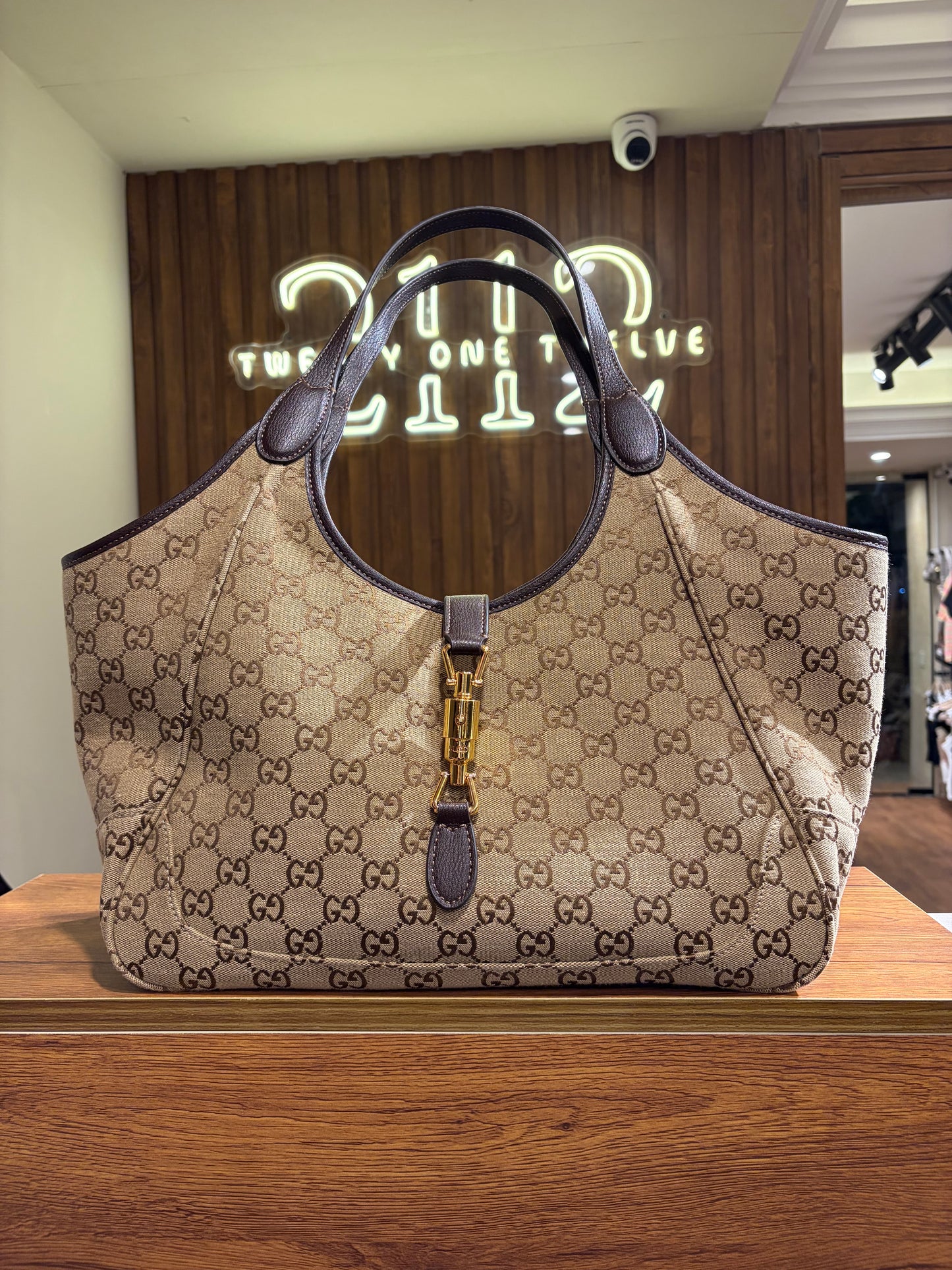 G U C C I Mercato Medium Tote Bag