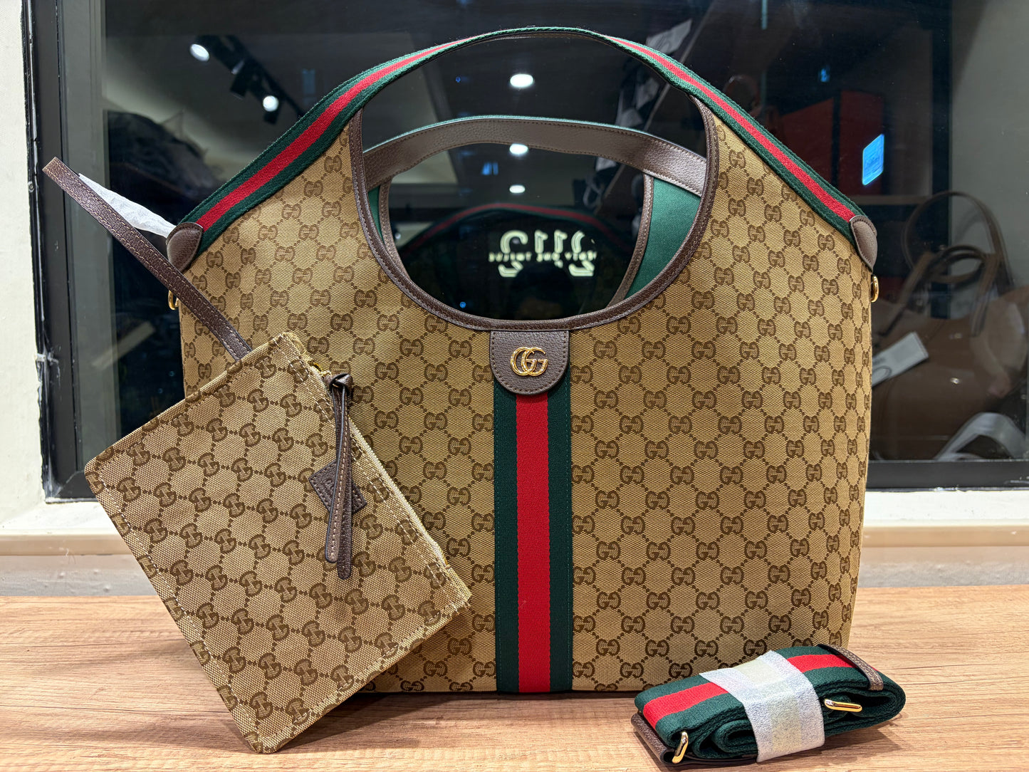 G U C C I Giglio Large Tote Bag